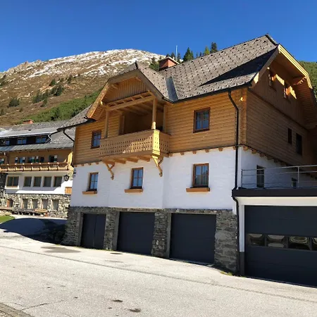 Tauernhaus מלון דירות