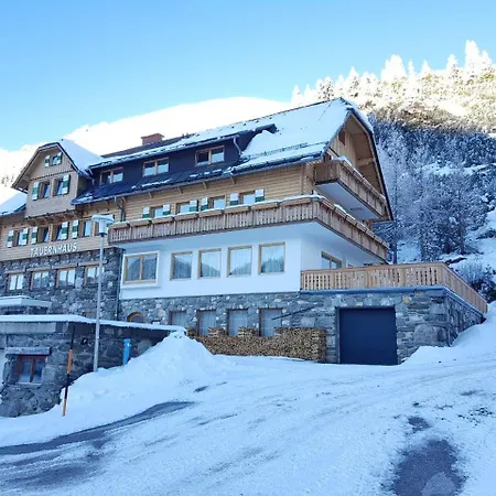 מלון דירות Tauernhaus 3*